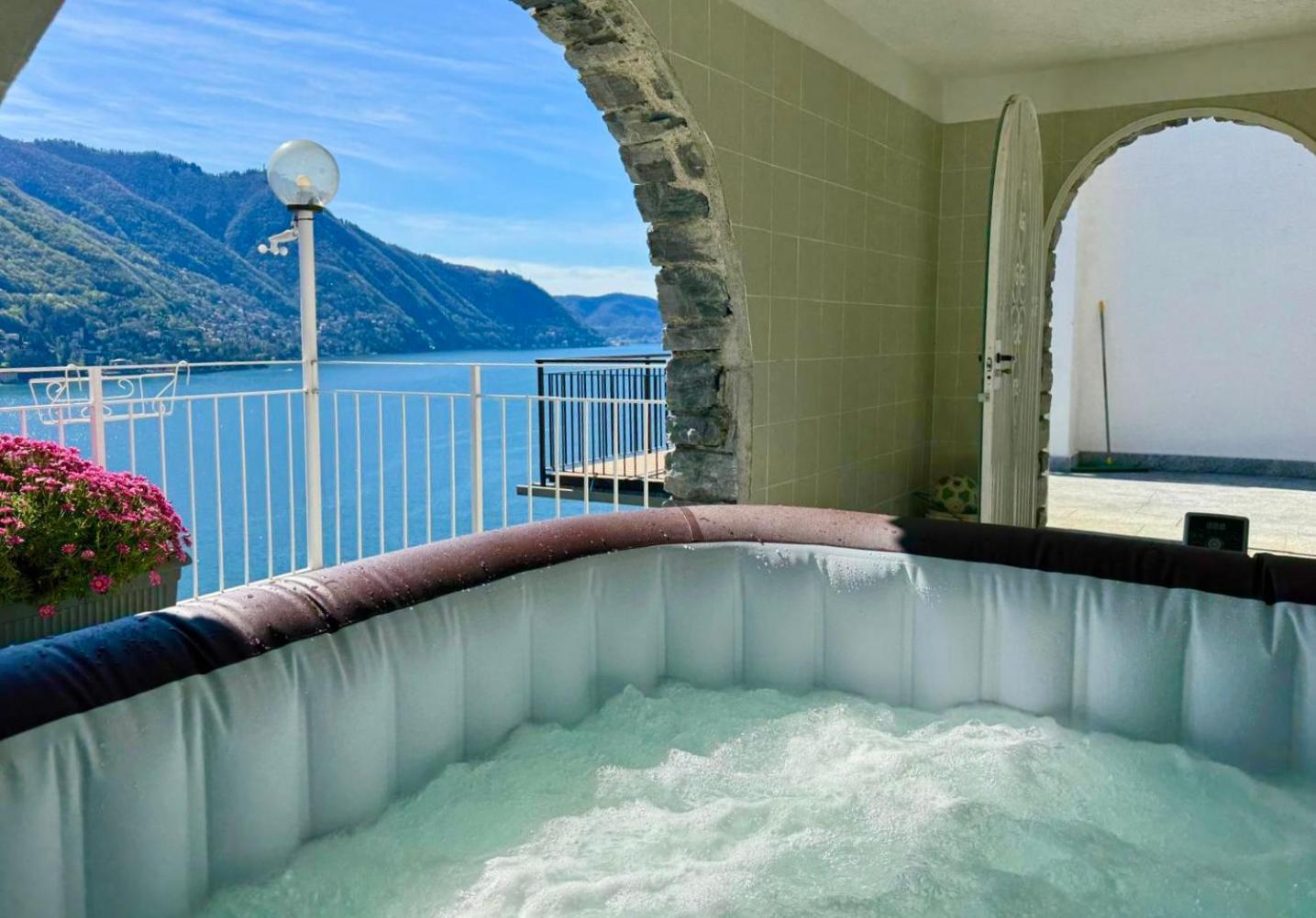 Villa Fantastica Carate Urio Buitenkant foto